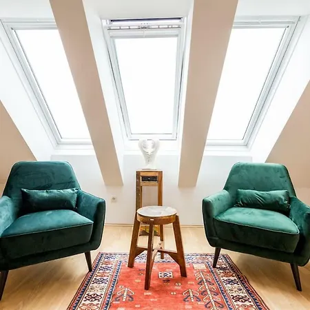 Große Dachgeschosswohnung Im Herzen Von