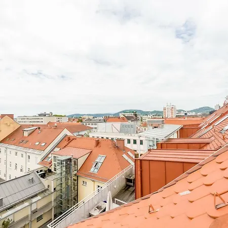 Große Dachgeschosswohnung Im Herzen Von Apartment