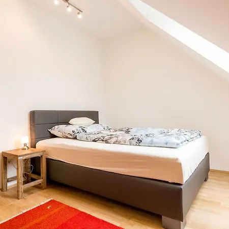 Große Dachgeschosswohnung Im Herzen Von