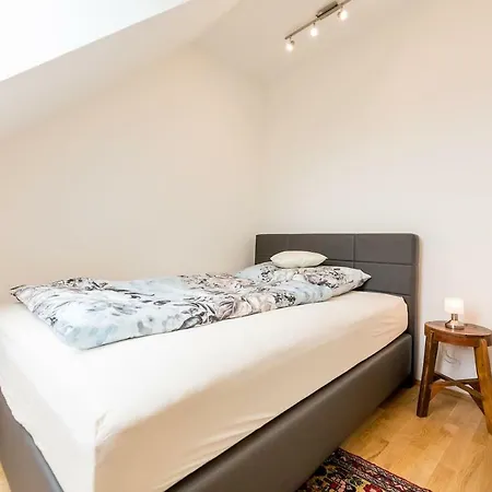 アパート Grosse Dachgeschosswohnung Im Herzen Von *