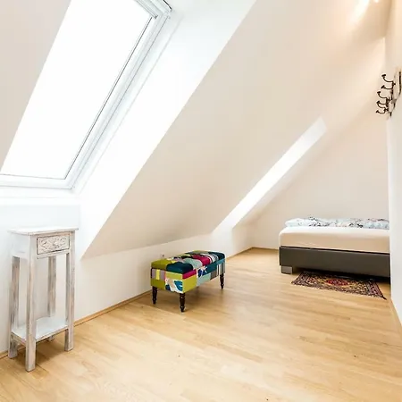 Grosse Dachgeschosswohnung Im Herzen Von Graz