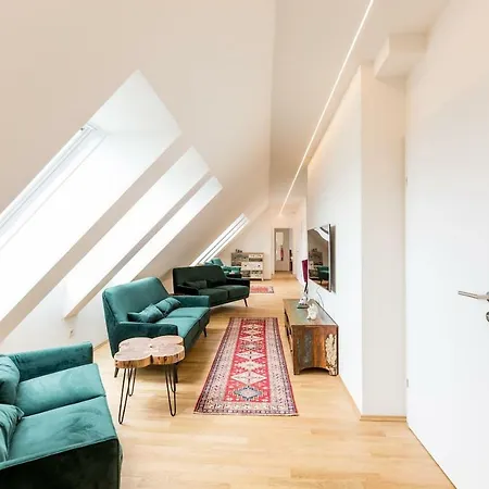 Große Dachgeschosswohnung Im Herzen Von