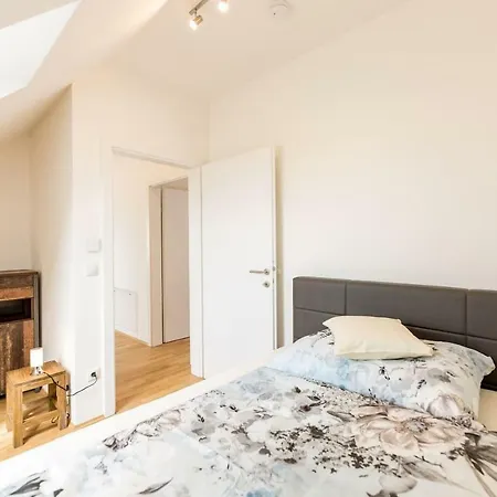Apartment Große Dachgeschosswohnung Im Herzen Von