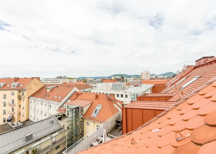 Grosse Dachgeschosswohnung Im Herzen Von شقة