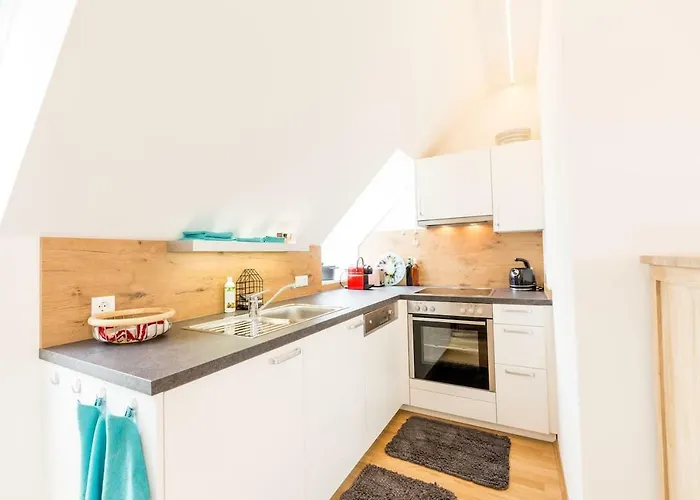 公寓 Grosse Dachgeschosswohnung Im Herzen Von