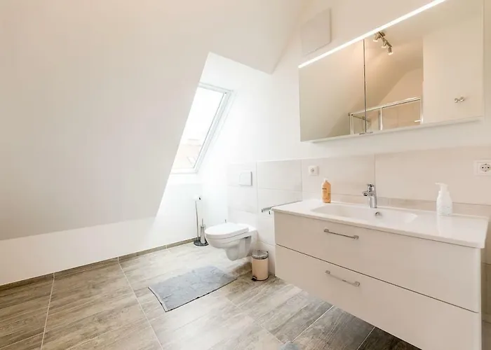 Grosse Dachgeschosswohnung Im Herzen Von شقة